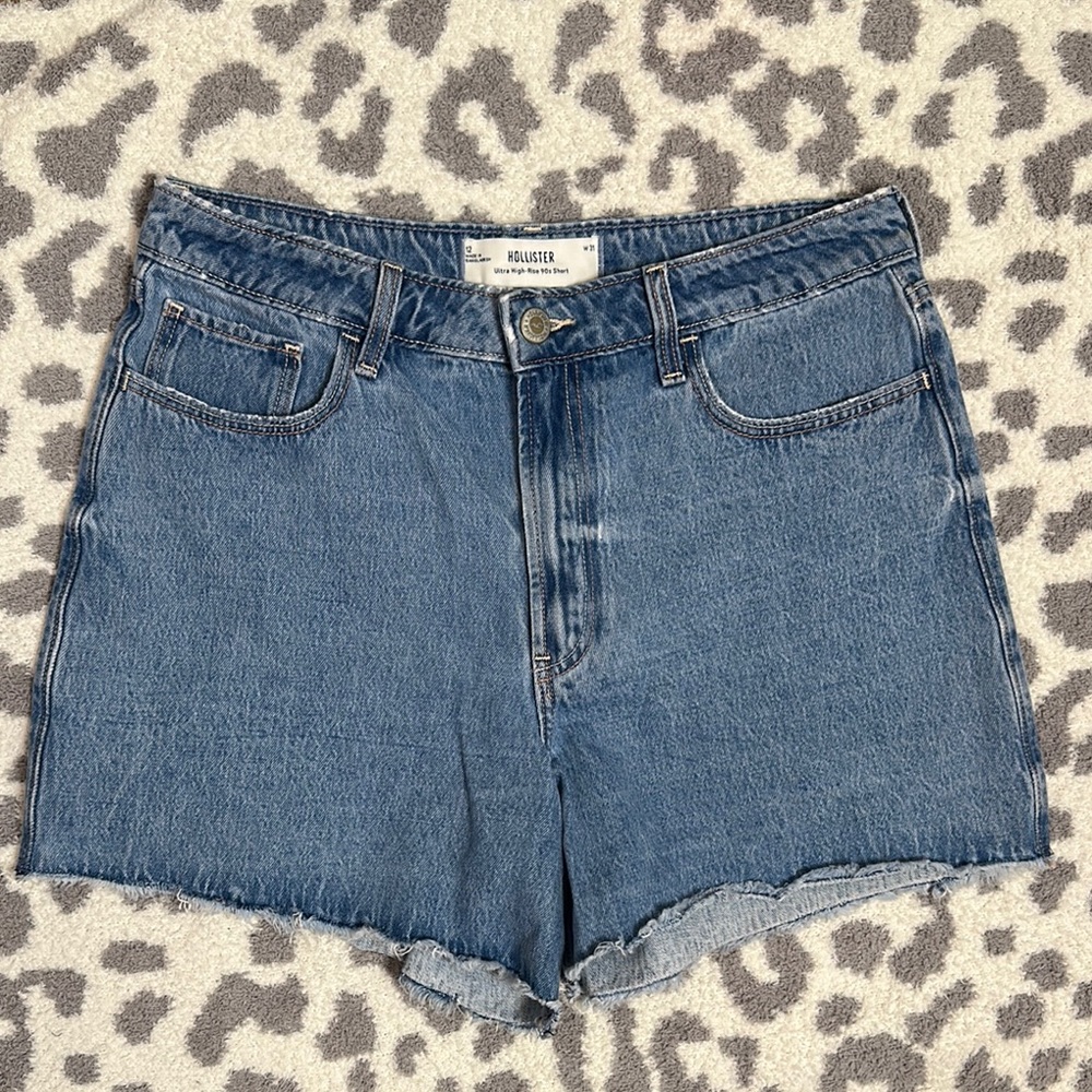 Hollister 90s Ultra High Rise Jean Shorts 100% Cotton Frayed Edge Distressed